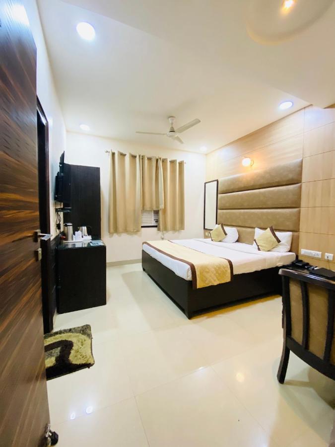 Hotel Pradeep Palace Gorakhpur Exterior photo