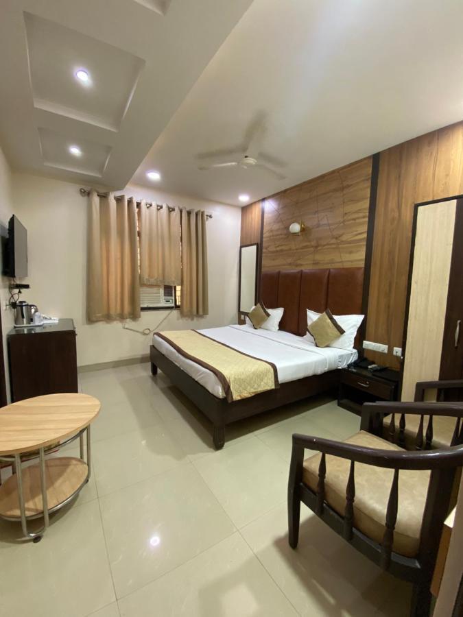 Hotel Pradeep Palace Gorakhpur Exterior photo