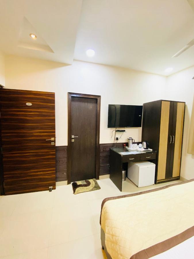 Hotel Pradeep Palace Gorakhpur Exterior photo
